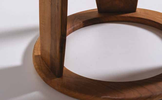 Masă Circle Walnut – vedere frontală