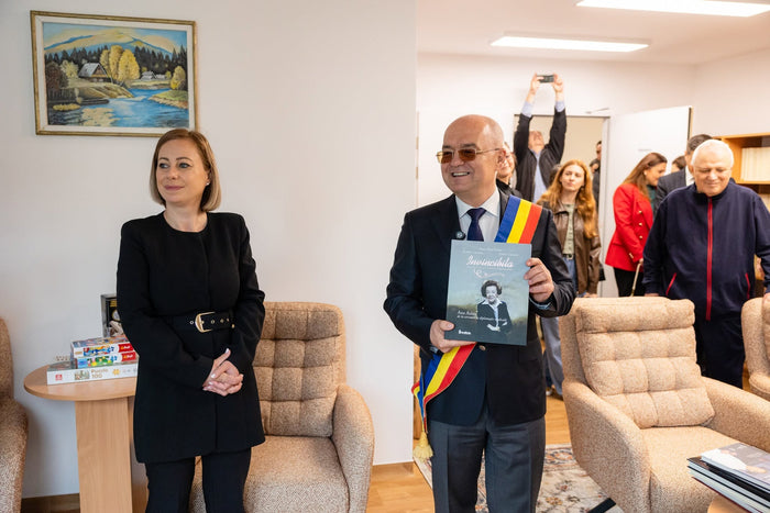 Ceremonia de inaugurare a Căminului Sfântul Vasile din Cluj-Napoca, în sala de socializare mobilată complet.